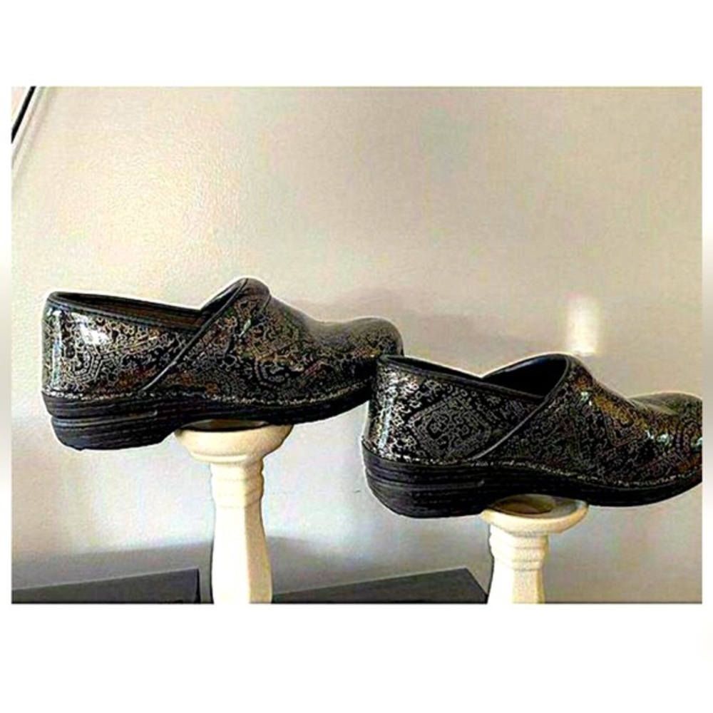 Dansko Black and‎ Gold Leather Clogs Size 41 (10.5-11) *PRE-OWNED*